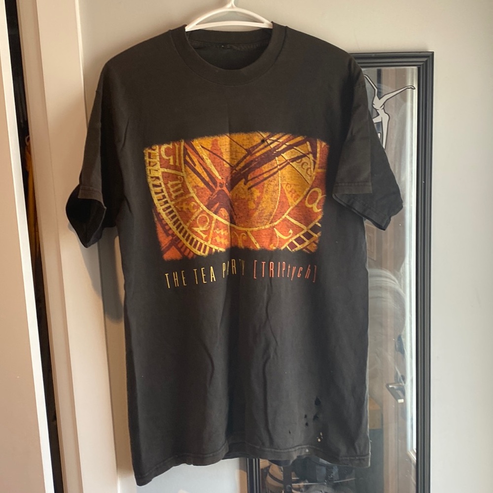 Mens large tea party concert tee